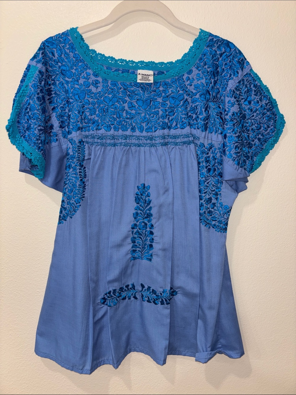A Mano Women's Embroidered Blue Cotton Mexican Top NWOT